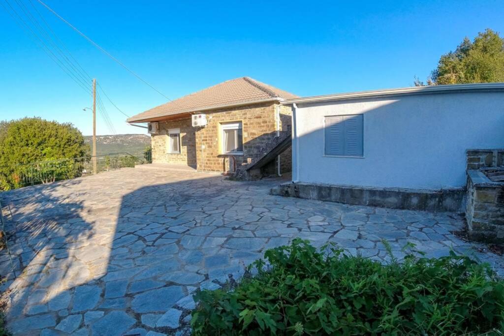 Breathtaking Lake View Cottage With A Fireplace Next To Ioannina City! Exterior photo