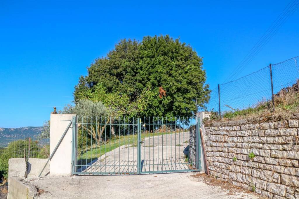 Breathtaking Lake View Cottage With A Fireplace Next To Ioannina City! Exterior photo